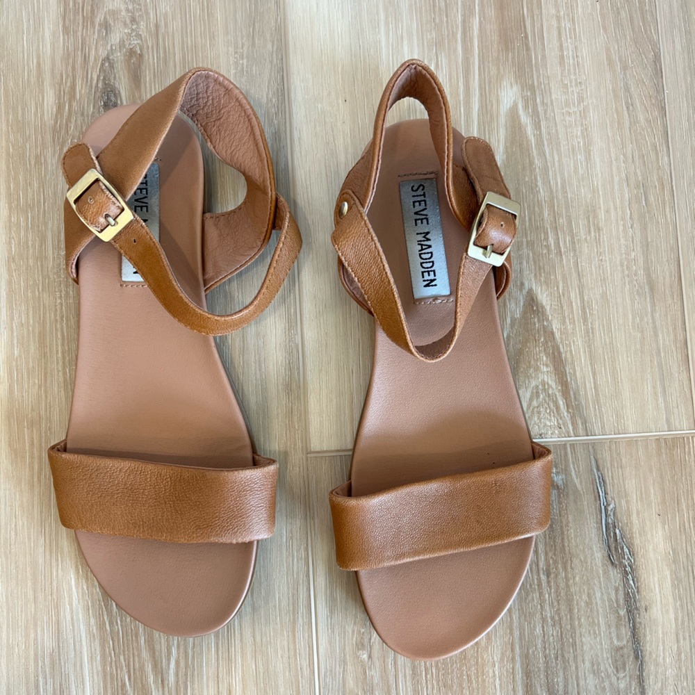 STEVE MADDEN WOMENS BROWN SANDAL SIZE 6